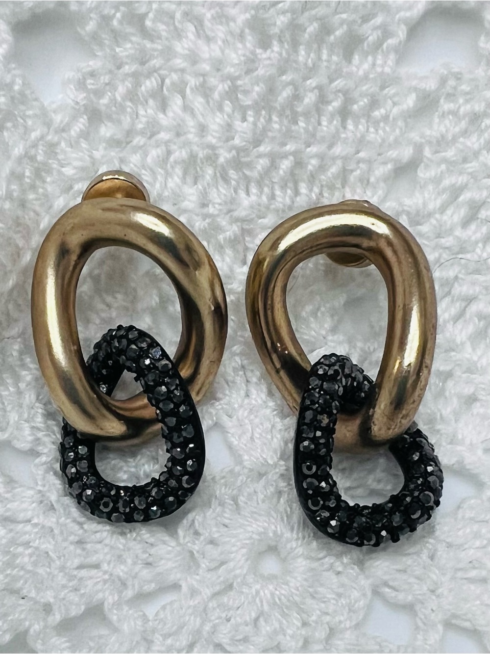 Black Pave and Gold Tone Interlocking Link Pierced Earrings Modernistic 1.5"